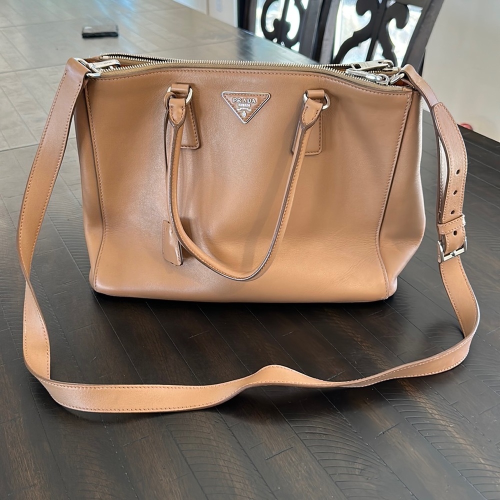 RARE PRADA - Large Double Zip Lux tote Saffiano